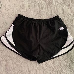 North face hiking/athletic shorts size medium